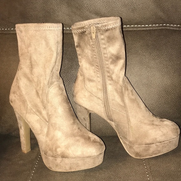 *NEVER WORN* Taupe Faux Suede Platform Booties - Picture 2 of 3